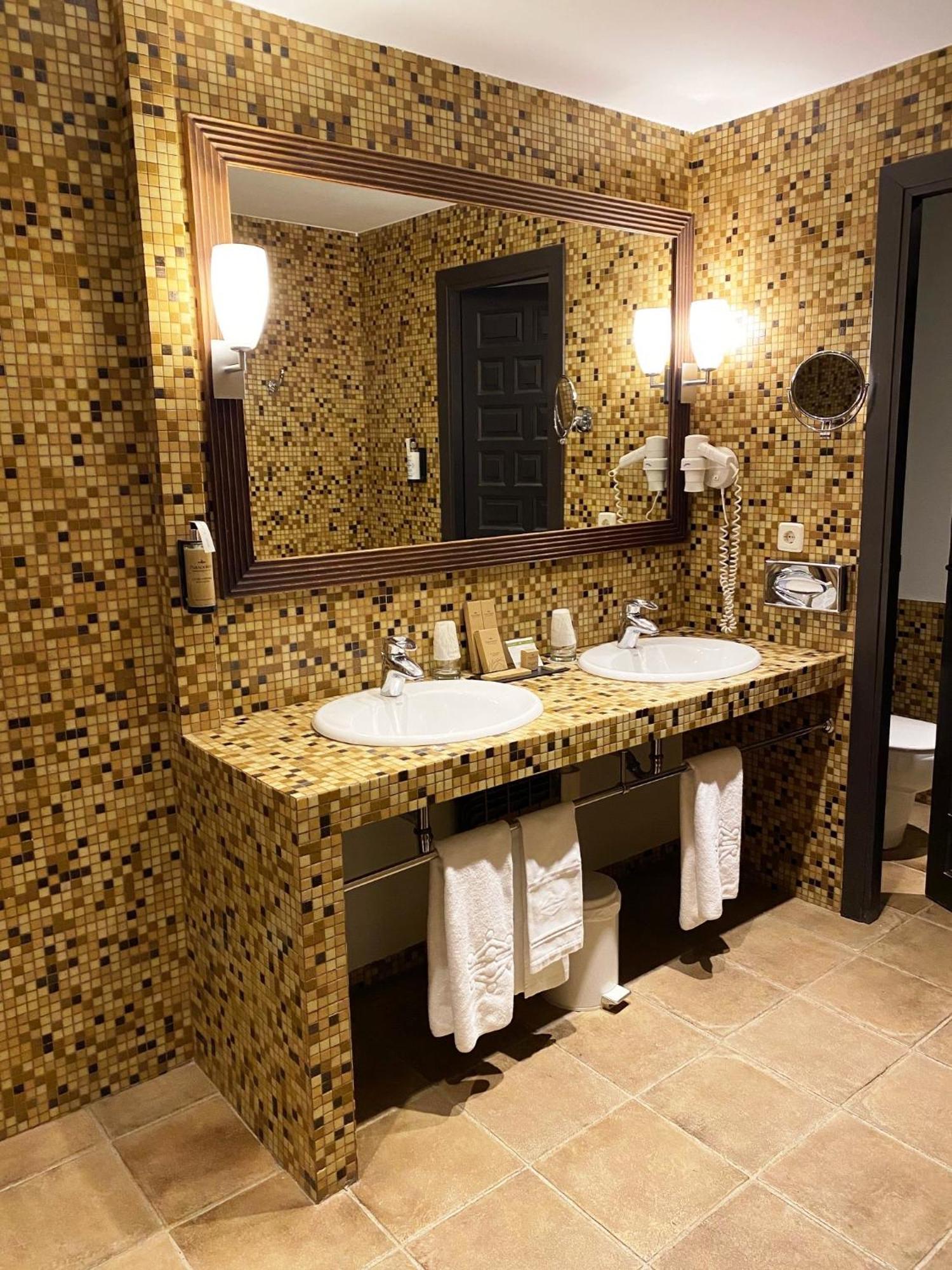 Parador De Trujillo Szoba fotó